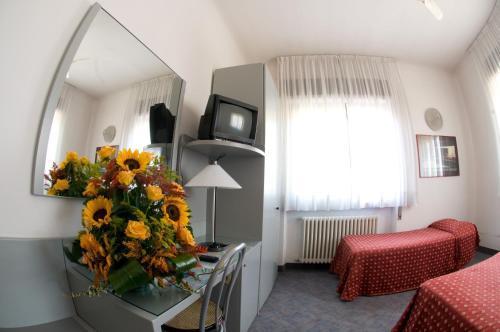 Hotel Milano Пістоя Екстер'єр фото
