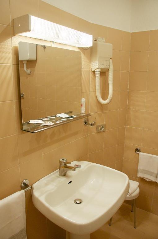 Hotel Milano Пістоя Екстер'єр фото