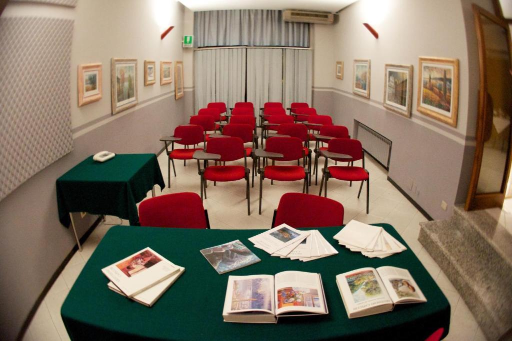 Hotel Milano Пістоя Екстер'єр фото