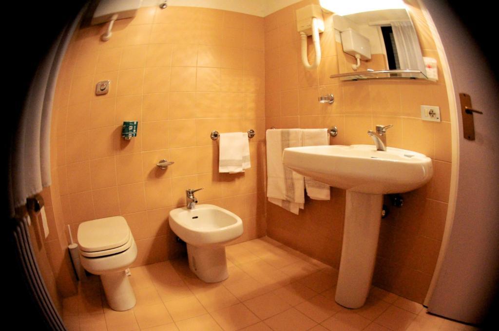 Hotel Milano Пістоя Екстер'єр фото