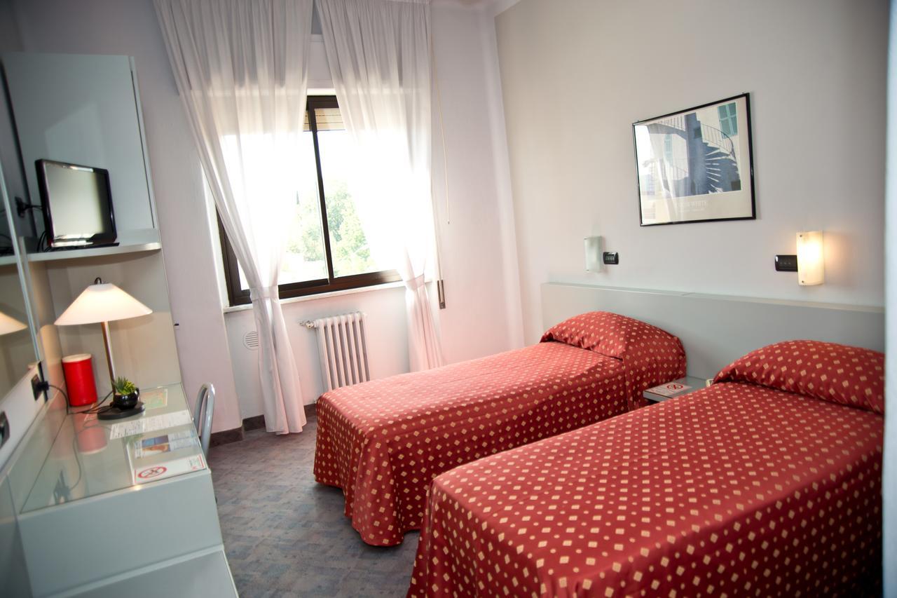 Hotel Milano Пістоя Екстер'єр фото
